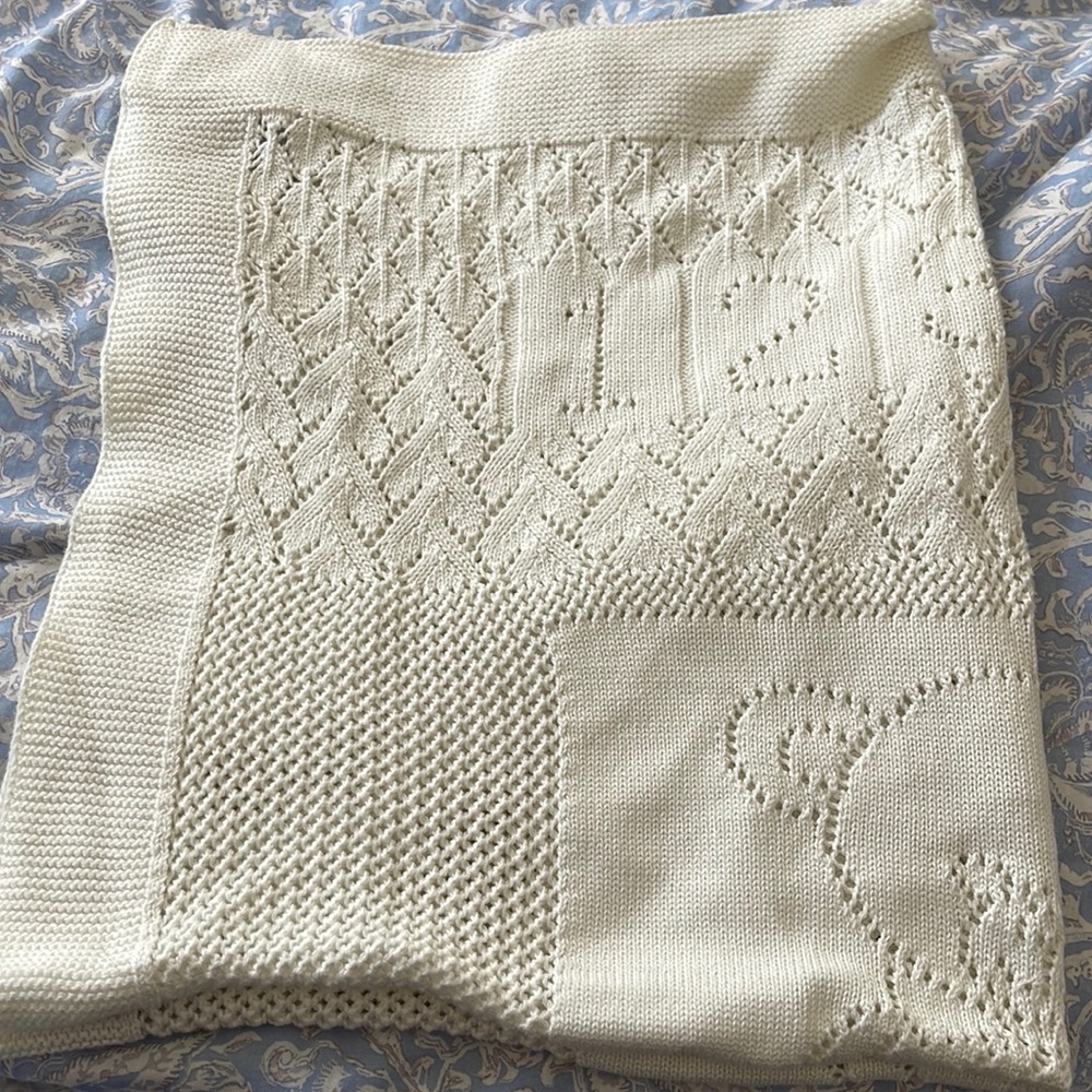 Ralph Lauren baby blanket in white without tags. new.